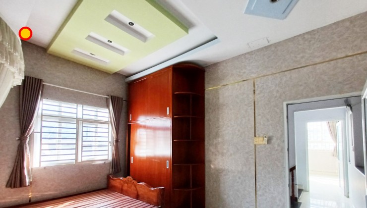 Bán nhà hẽm xe hơi Linh Tây Thủ Đức, DT: 120m2, ngang 6, 2 tầng, 3PN, giá 6.x tỷ.